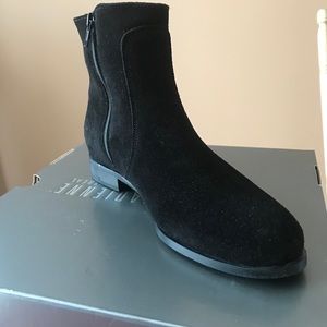 La Canadienne black suede booties
